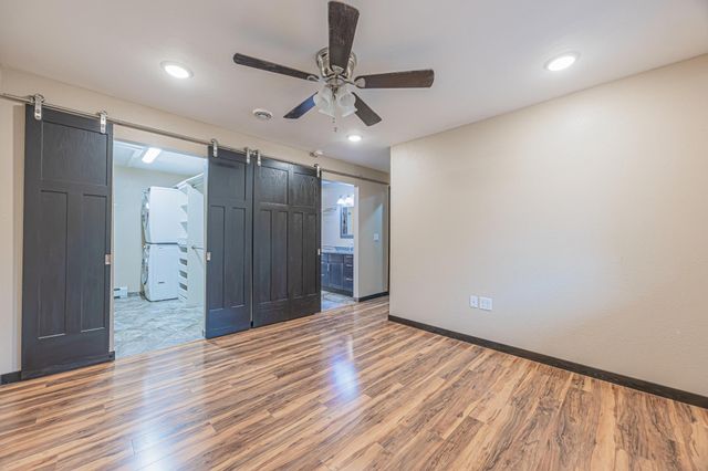 322 4th Ave SE, Hillsboro, ND 58045