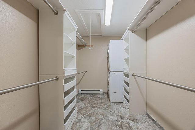 322 4th Ave SE, Hillsboro, ND 58045