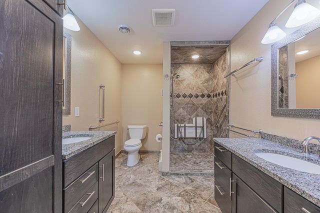 322 4th Ave SE, Hillsboro, ND 58045