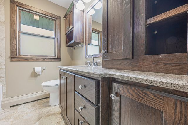 322 4th Ave SE, Hillsboro, ND 58045