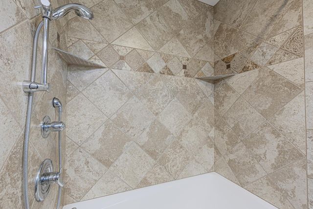 322 4th Ave SE, Hillsboro, ND 58045