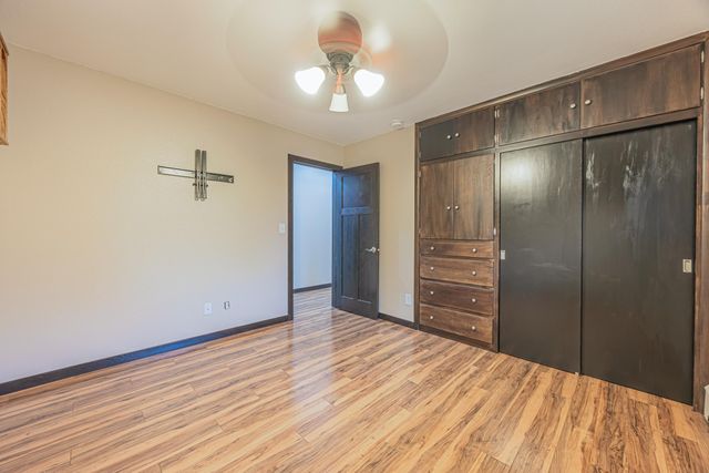 322 4th Ave SE, Hillsboro, ND 58045