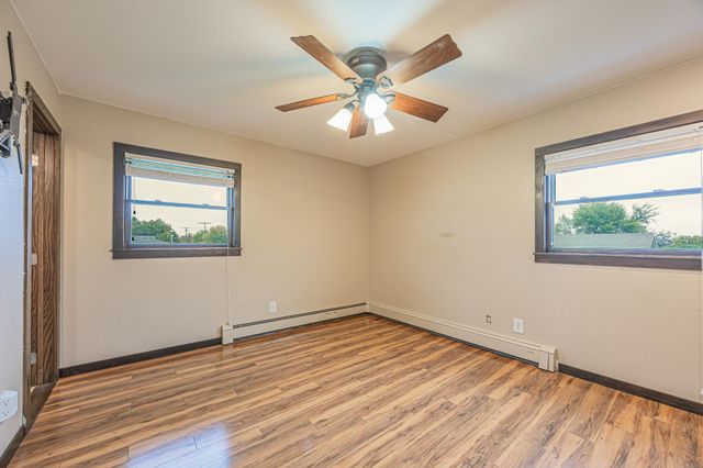 322 4th Ave SE, Hillsboro, ND 58045