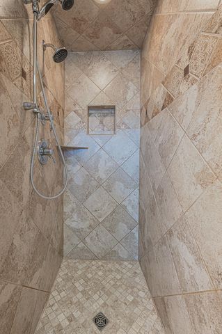 322 4th Ave SE, Hillsboro, ND 58045