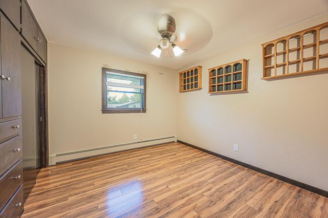 322 4th Ave SE, Hillsboro, ND 58045