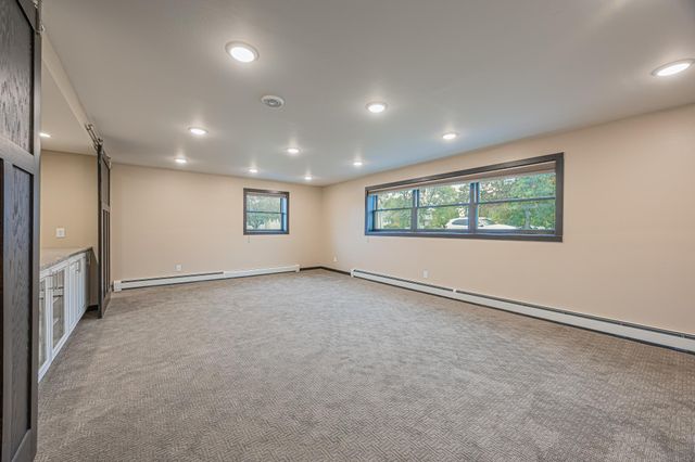 322 4th Ave SE, Hillsboro, ND 58045