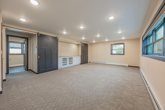 322 4th Ave SE, Hillsboro, ND 58045