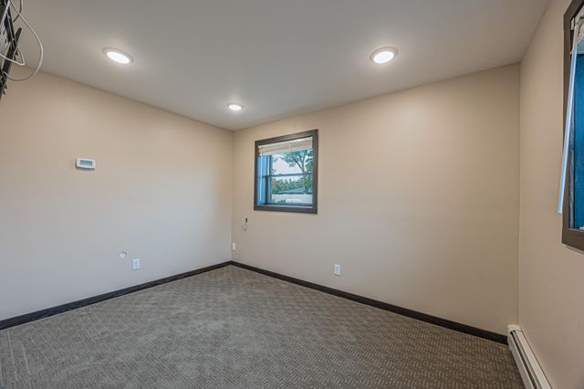 322 4th Ave SE, Hillsboro, ND 58045