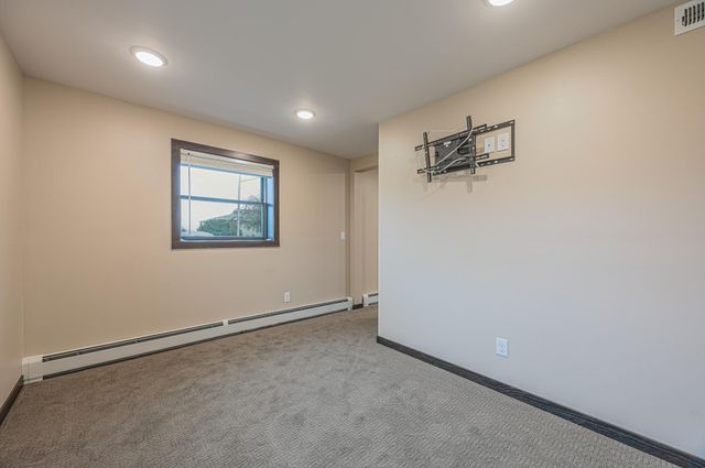 322 4th Ave SE, Hillsboro, ND 58045