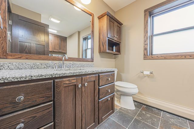 322 4th Ave SE, Hillsboro, ND 58045