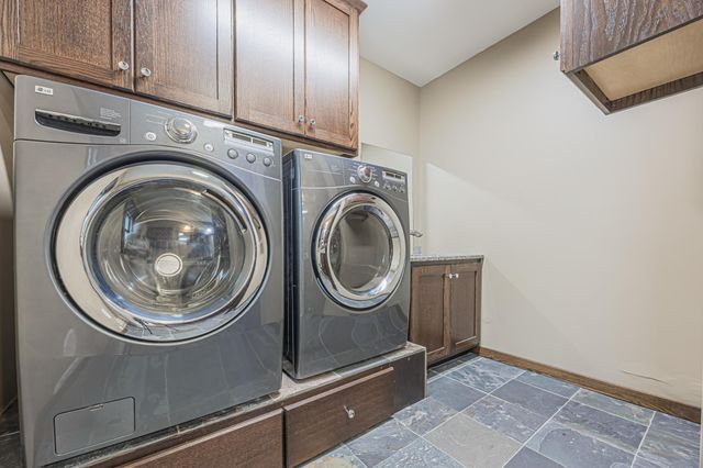 322 4th Ave SE, Hillsboro, ND 58045