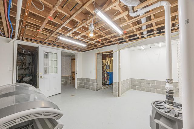 322 4th Ave SE, Hillsboro, ND 58045