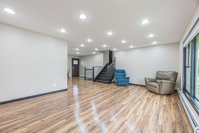 322 4th Ave SE, Hillsboro, ND 58045