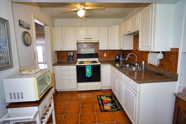 566 Private Road 674, Sargent, TX 77414