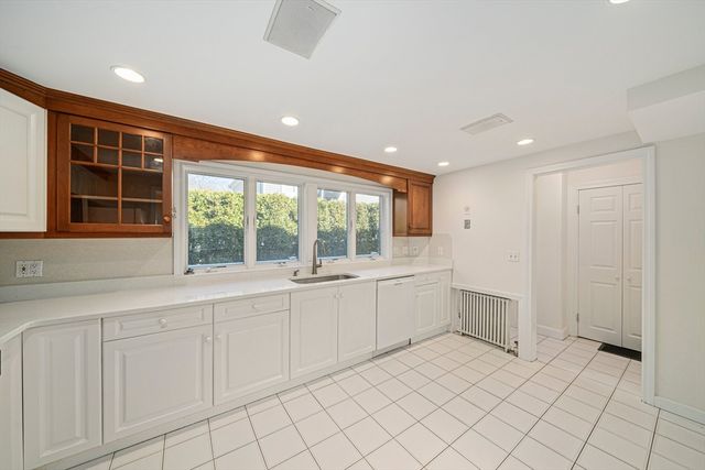93 Lincoln Rd, Medford, MA 02155