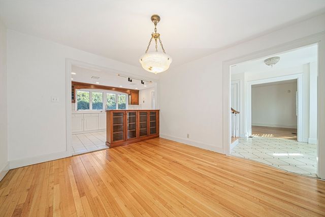 93 Lincoln Rd, Medford, MA 02155