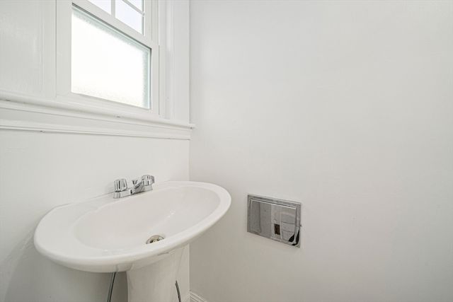 93 Lincoln Rd, Medford, MA 02155