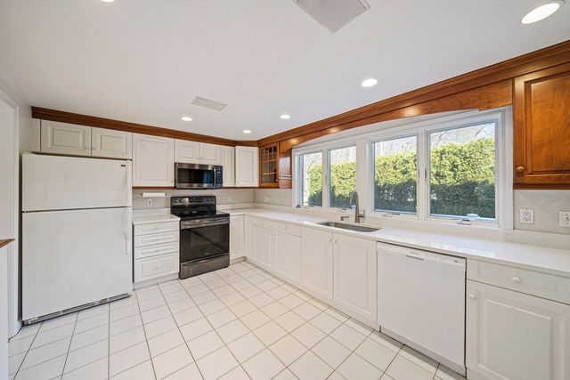 93 Lincoln Rd, Medford, MA 02155