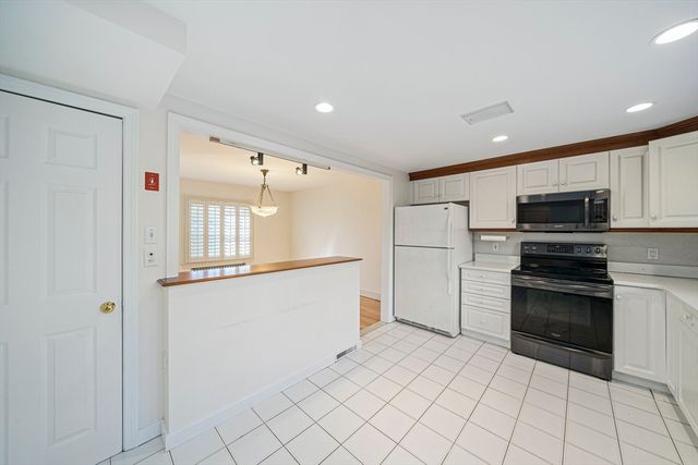 93 Lincoln Rd, Medford, MA 02155