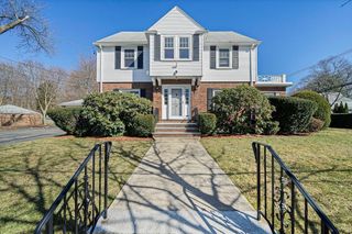 93 Lincoln Rd, Medford, MA 02155