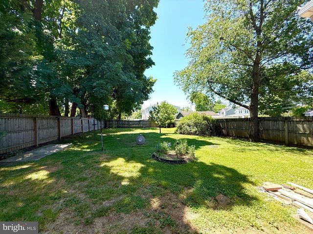 138 W LINWOOD AVE, Maple Shade, NJ 08052
