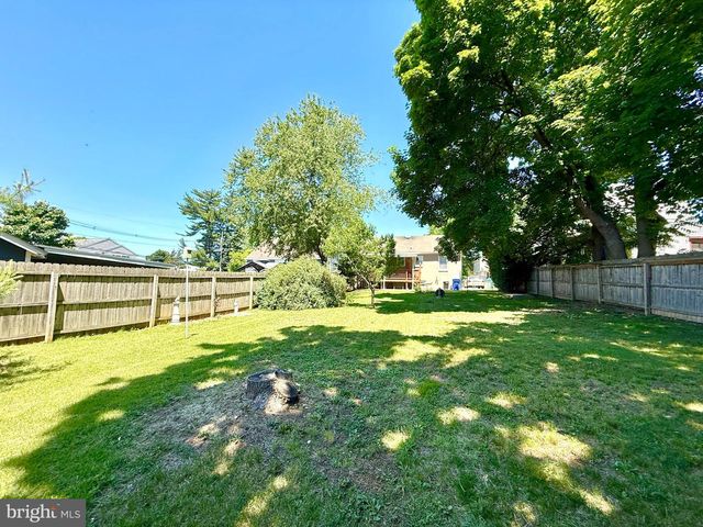 138 W LINWOOD AVE, Maple Shade, NJ 08052