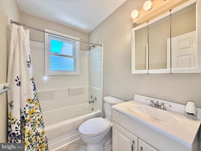 138 W LINWOOD AVE, Maple Shade, NJ 08052