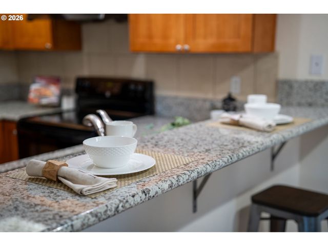 40 CRESTFIELD Ct, Lake Oswego, OR 97035