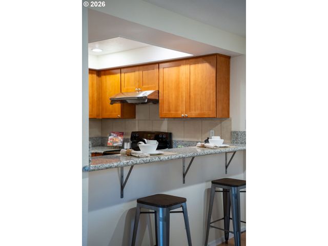 40 CRESTFIELD Ct, Lake Oswego, OR 97035