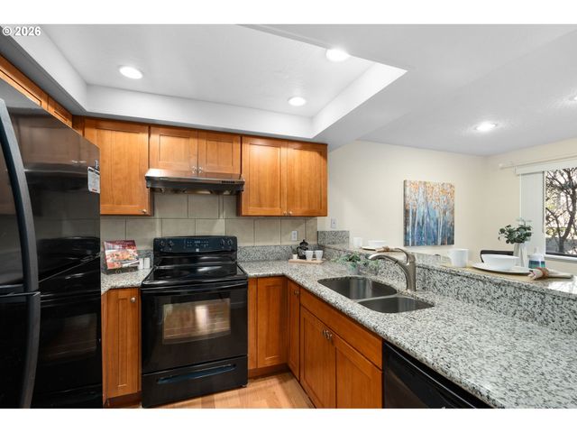 40 CRESTFIELD Ct, Lake Oswego, OR 97035