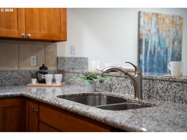 40 CRESTFIELD Ct, Lake Oswego, OR 97035