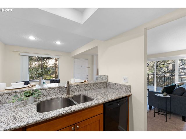 40 CRESTFIELD Ct, Lake Oswego, OR 97035