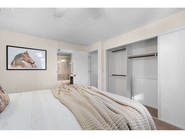 40 CRESTFIELD Ct, Lake Oswego, OR 97035