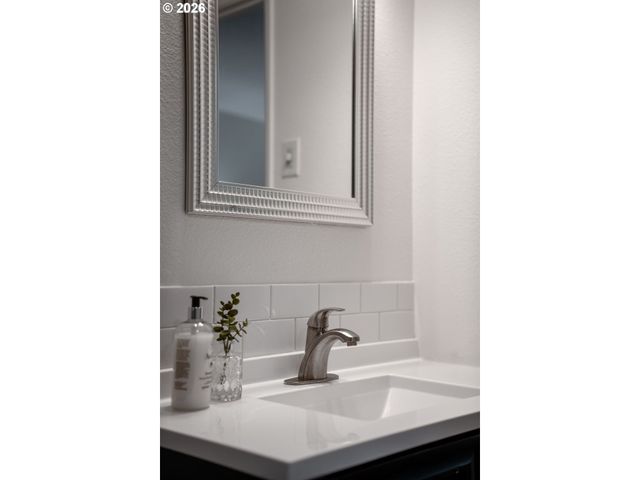 40 CRESTFIELD Ct, Lake Oswego, OR 97035