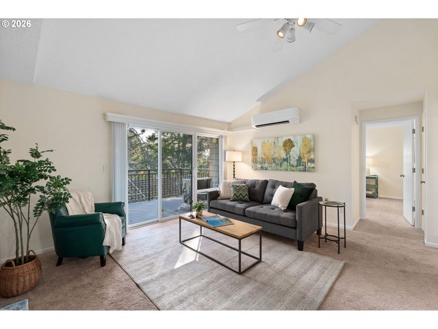 40 CRESTFIELD Ct, Lake Oswego, OR 97035