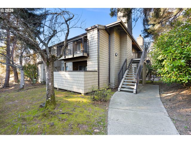 40 CRESTFIELD Ct, Lake Oswego, OR 97035