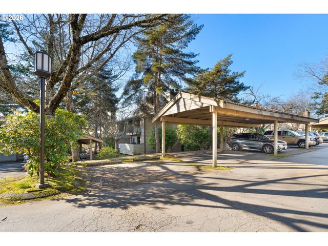 40 CRESTFIELD Ct, Lake Oswego, OR 97035