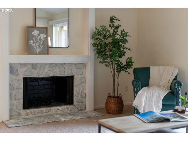 40 CRESTFIELD Ct, Lake Oswego, OR 97035