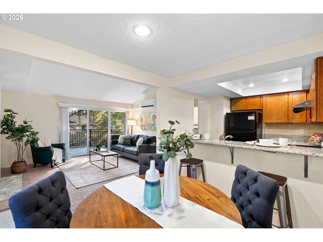 40 CRESTFIELD Ct, Lake Oswego, OR 97035