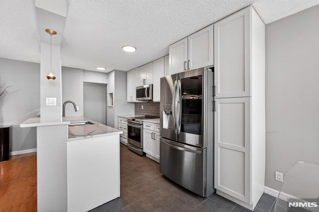 300 Winston Drive 1418, Cliffside Park, NJ 07010