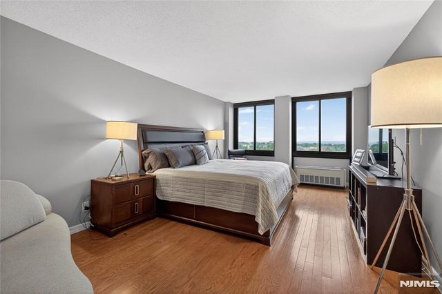 300 Winston Drive 1418, Cliffside Park, NJ 07010