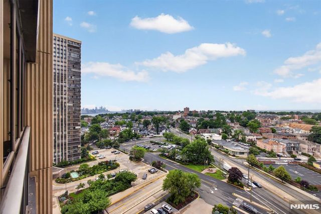 300 Winston Drive 1418, Cliffside Park, NJ 07010