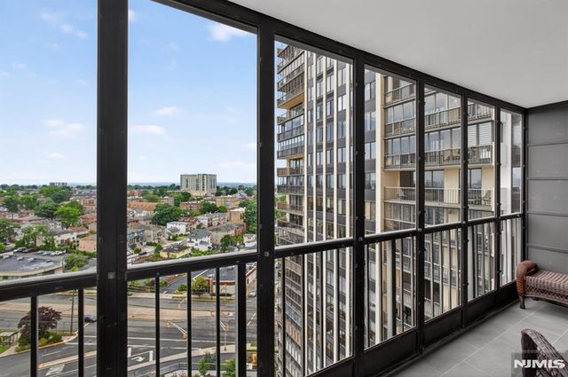 300 Winston Drive 1418, Cliffside Park, NJ 07010