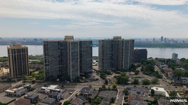 300 Winston Drive 1418, Cliffside Park, NJ 07010