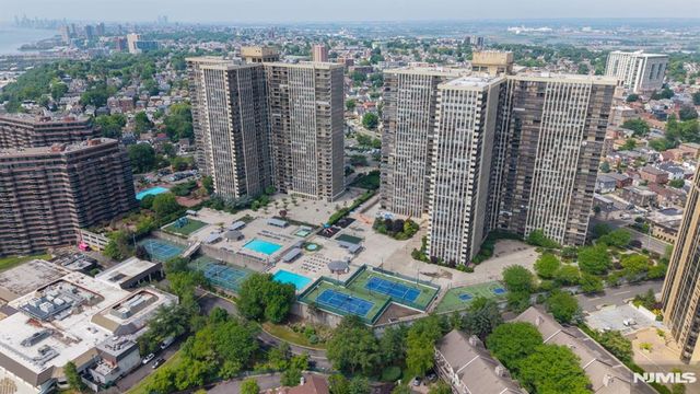 300 Winston Drive 1418, Cliffside Park, NJ 07010
