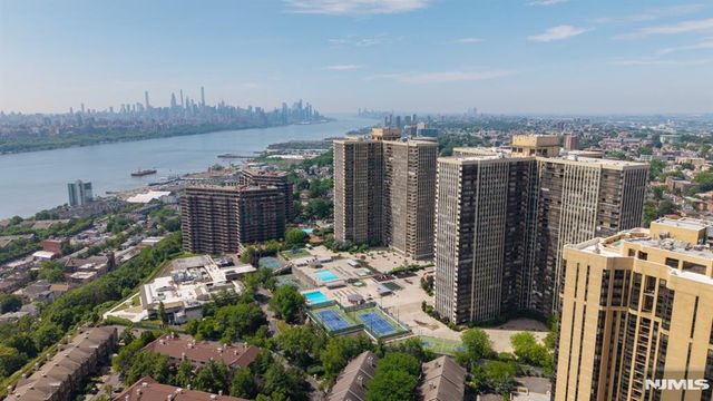 300 Winston Drive 1418, Cliffside Park, NJ 07010