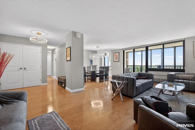 300 Winston Drive 1418, Cliffside Park, NJ 07010
