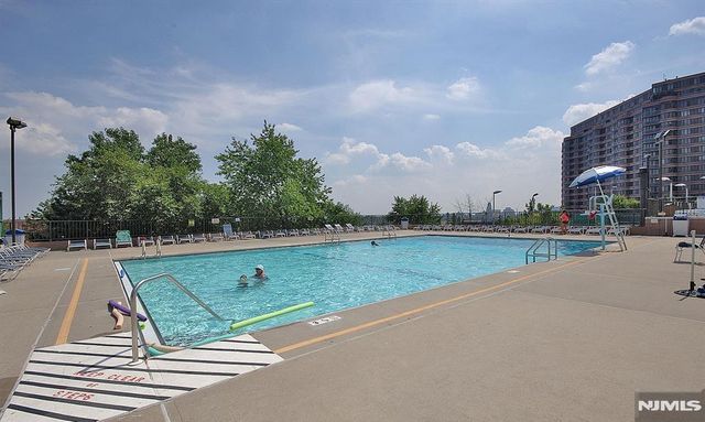 300 Winston Drive 1418, Cliffside Park, NJ 07010