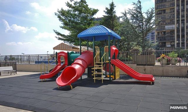 300 Winston Drive 1418, Cliffside Park, NJ 07010