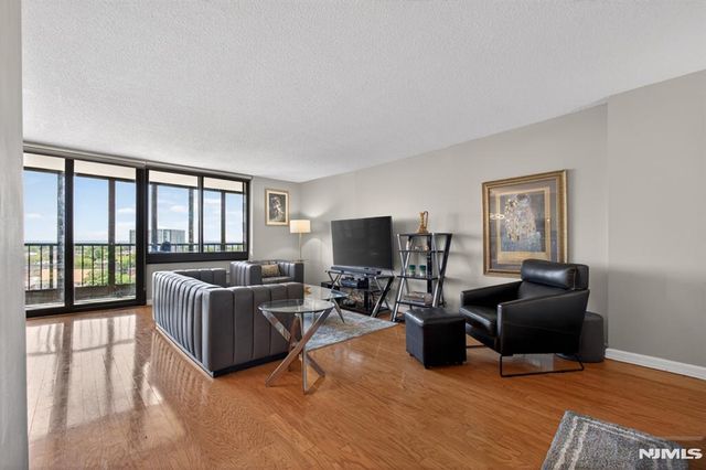 300 Winston Drive 1418, Cliffside Park, NJ 07010